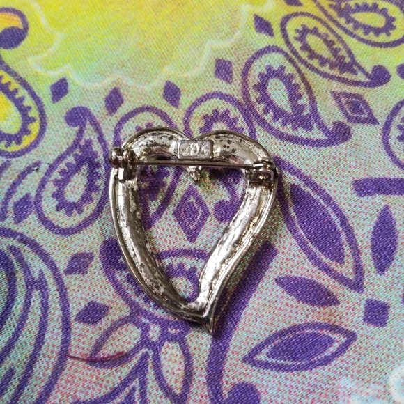 Small Sliver Heart Pin - Picture 4 of 5